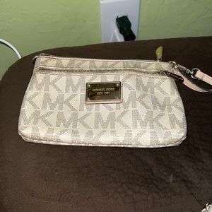Michael kors wristlet